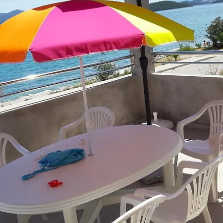 View Of The Peljeski Bridge דירה